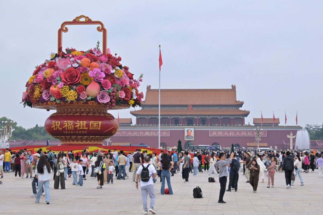 Source image accompanying: Giant flower basket draws crowds at Tian'anmen Square